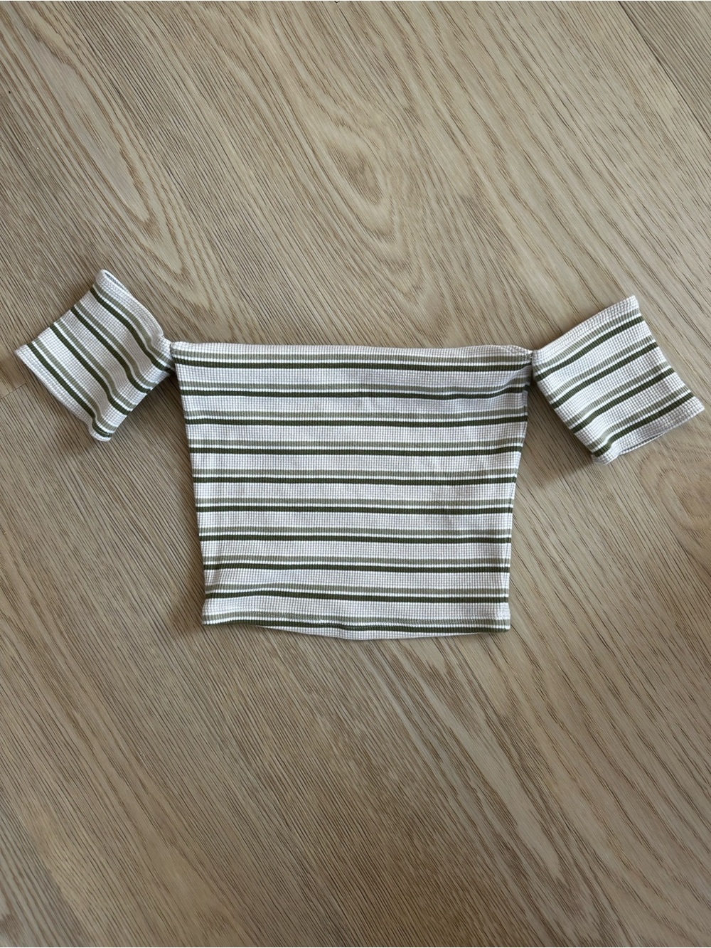 Abercrombie & Fitch Striped Off-Shoulder Crop Top in Green and Cream Women’s XS